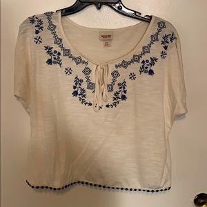 Mossimo white blouse with blue detail